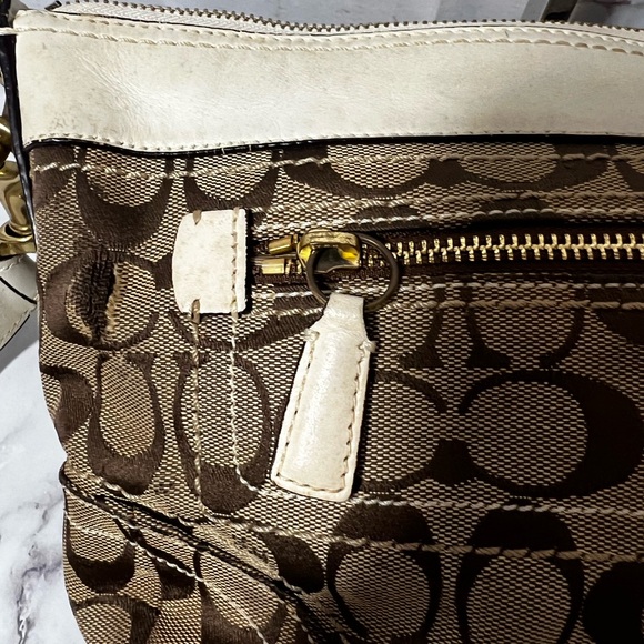 GUC Coach Beige Crossbody - Picture 11 of 12
